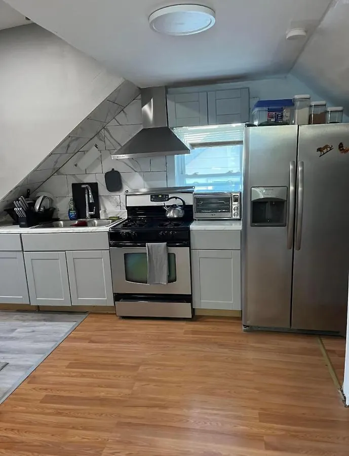Apartment Near Airport Hillside